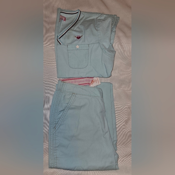 Koi Scrub Tops Size Xsmall - Picture 4 of 5